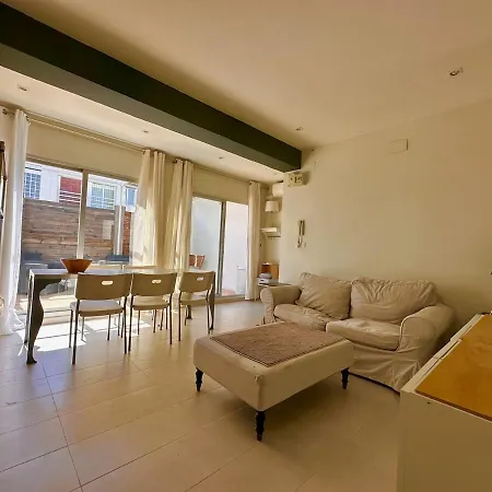 Be Free In Apartment *