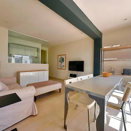 Apartment Be Free In *